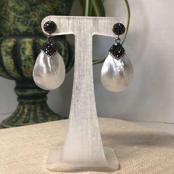 Genuine Mother of Pearl Earrings - Picture 3 of 6